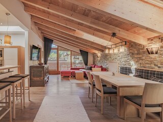 Wohnzimmer mit Küche