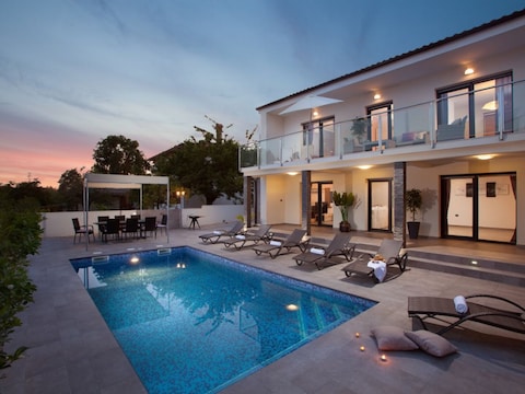 Villa Grey Soul