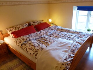 Schlafzimmer mit Doppelbett