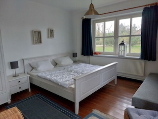 Schlafzimmer 1