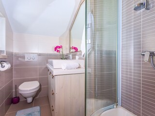 Bathroom in bedroom no.4 with shower