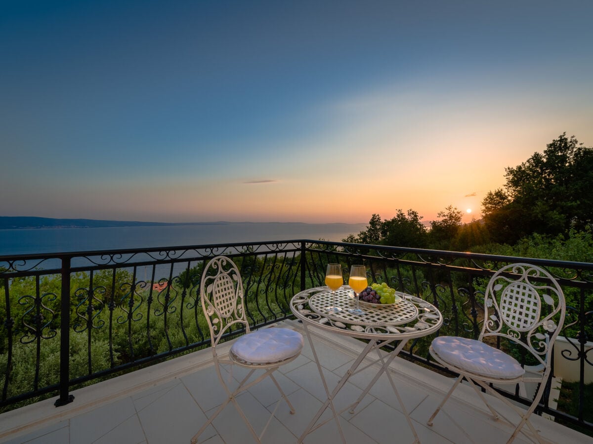 Terrasse vom Schlafzimmer mit herrlichem Meer und Insel