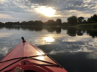 Mit dem 2er Paddelboot der Abendsonne entgegen ...