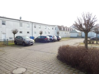 Parkplatz direkt hinter dem Haus