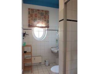Badezimmer mit Dusche/WC