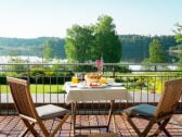 Holzterrasse, Berg- und Seeblick