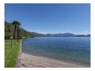 Liegewiese mit Seezugang