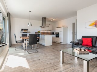 großzügiger Wohn- und Essbereich