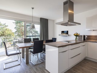 Essbereich mit Hochglanzküche