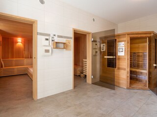 mehrere Saunen und eine Infrarotkabine im Souterrain
