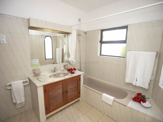 bath with tub