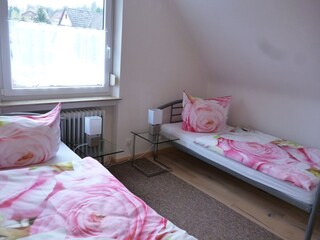 Schlafzimmer 2