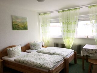 Schlafzimmer 1