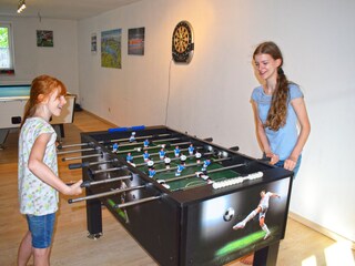 Aufenthaltsraum mit Tischkiker, Dart und Billard