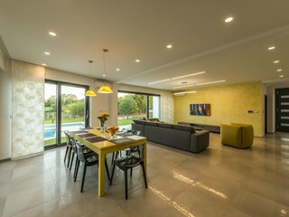 Villa Tinjan Caratteristiche 10