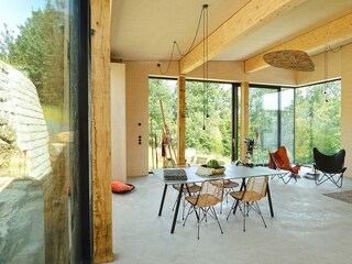 Blick zum Eingang und Garten hin