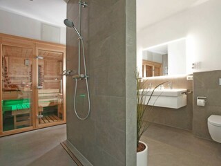 Badezimmer und Sauna