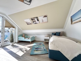 2. Schlafzimmer mit Juniorbett