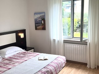 Schlafzimmer 1