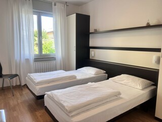 Schlafzimmer 2 (Doppelbett oder zwei Einzellbetten)