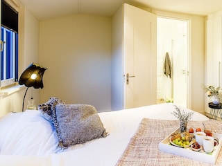 Schlafzimmer mit Doppelbett
