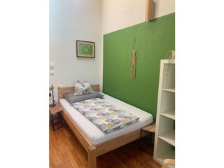 kleines Schlafzimmer (Bett 1,20m)