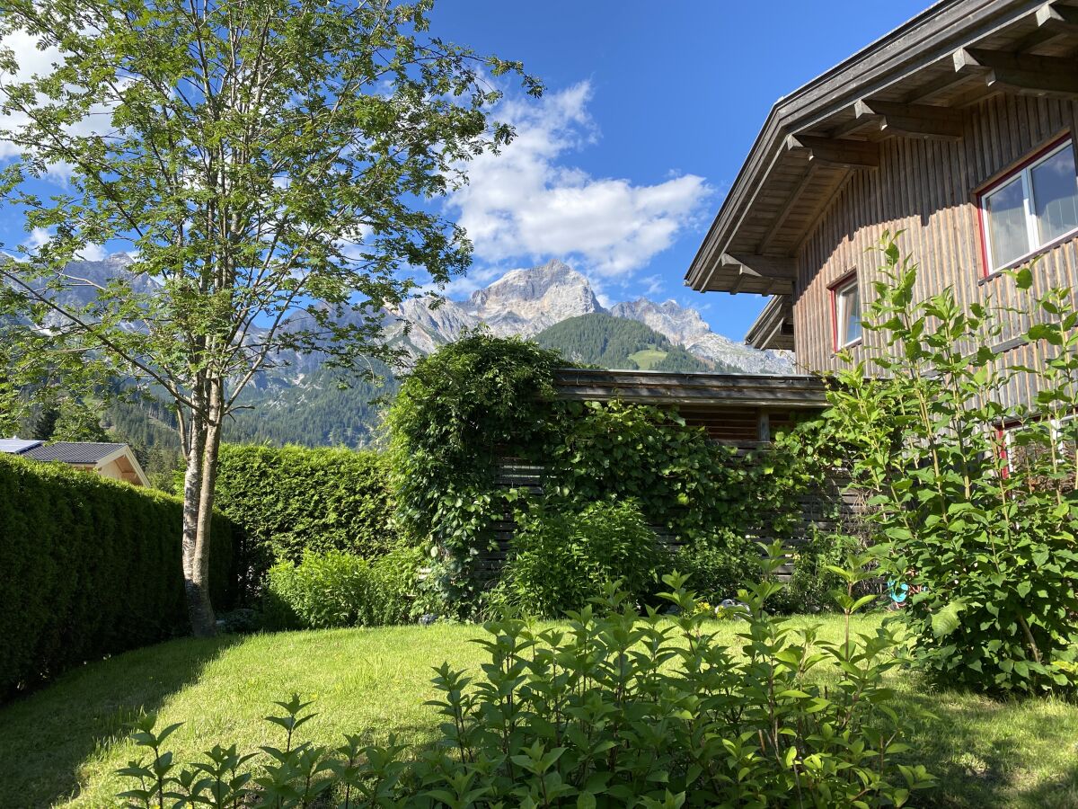 Garten mit Blick auf das Selbhorn.