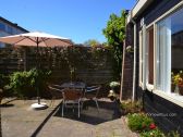 Ferienhaus Het Tuinhuis mit sonniger Terrasse