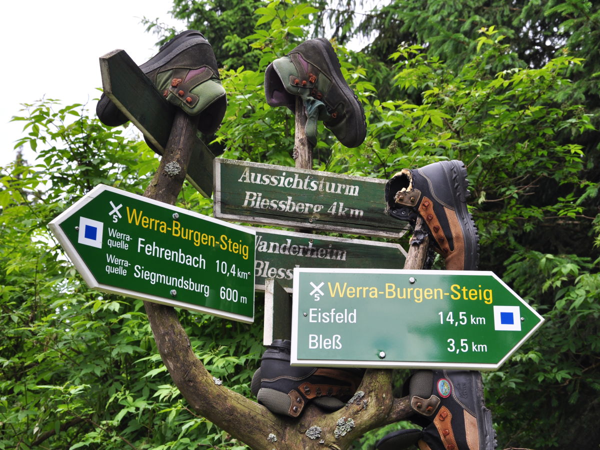 Wanderwegweiser im Thüringer Wald