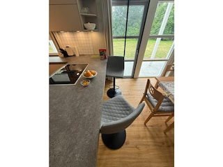Küche mit Zugang zur Terrasse