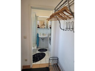 Bad unten, Flurgarderobe