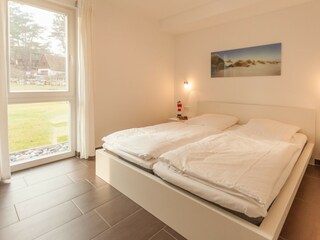 Schlafzimmer 1 mit Doppelbett
