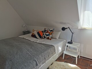 Schlafzimmer mit Doppelbett 180/200