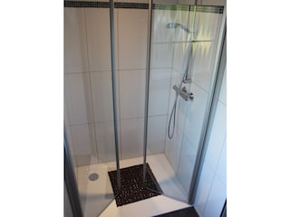 und großer Dusche