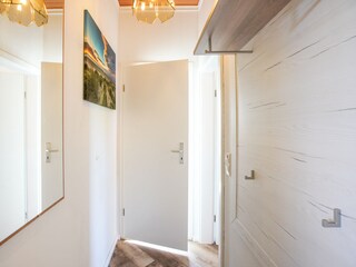 Flur zum Schlafzimmer/Dusche WC EG