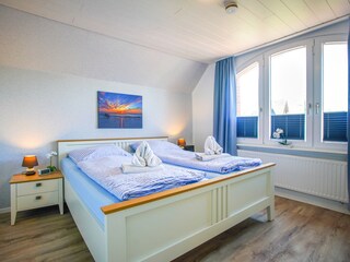 Schlafzimmer 2OG