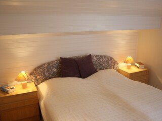 Schlafzimmer 1