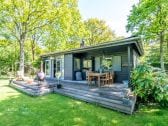 der Garten mit toller Veranda mit Terrassenkamin