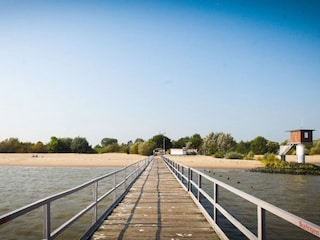 Blick auf den langen Sandstrand