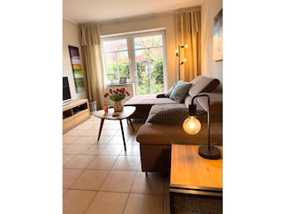 Wohnzimmer mit Zugang Terrasse