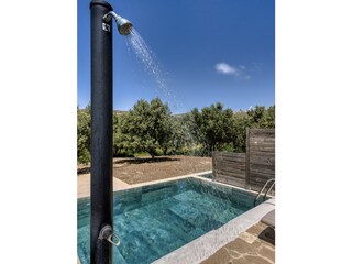 outdoor shower (with hot/cold water)