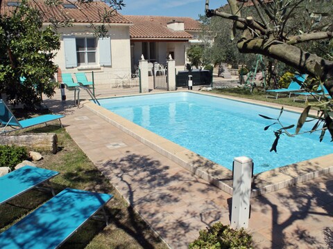 Vakantiehuis met mediterrane tuin en zwembad - 688 RMY