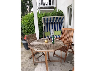 Terrasse mit Strandkorb