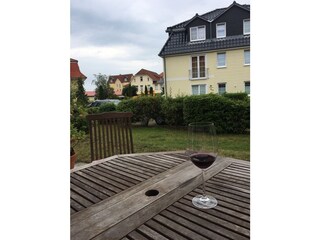 Terrasse mit Wein