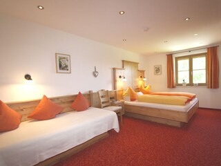 Schlafzimmer 1