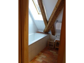 Badezimmer mit Badewanne