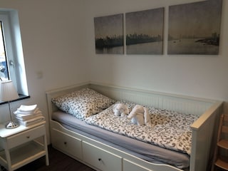 Schlafzimmer 2