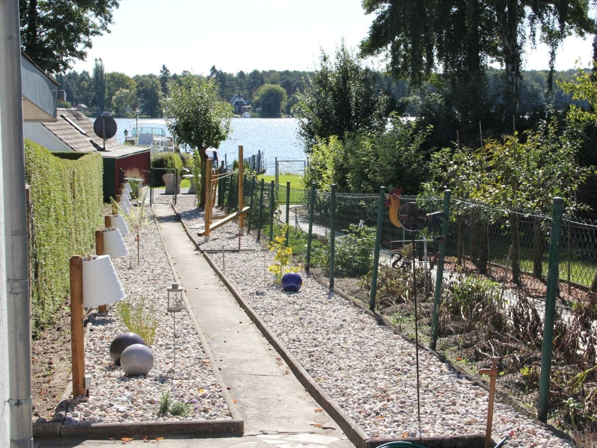 Eigener Seezugang / Von der oberen zur unteren Terrasse