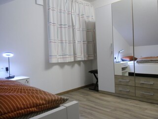 Zweites Schlafzimmer mit getrennten Betten