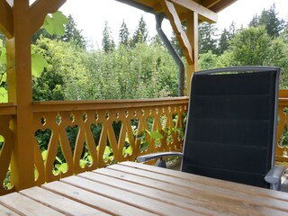 Blick ins Grüne vom Balkon